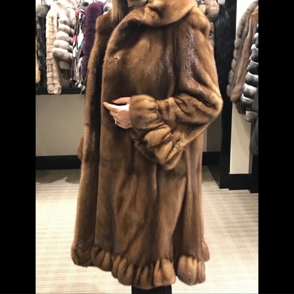 BEAUTIFUL BROWN MINK COAT! - Picture 2 of 16